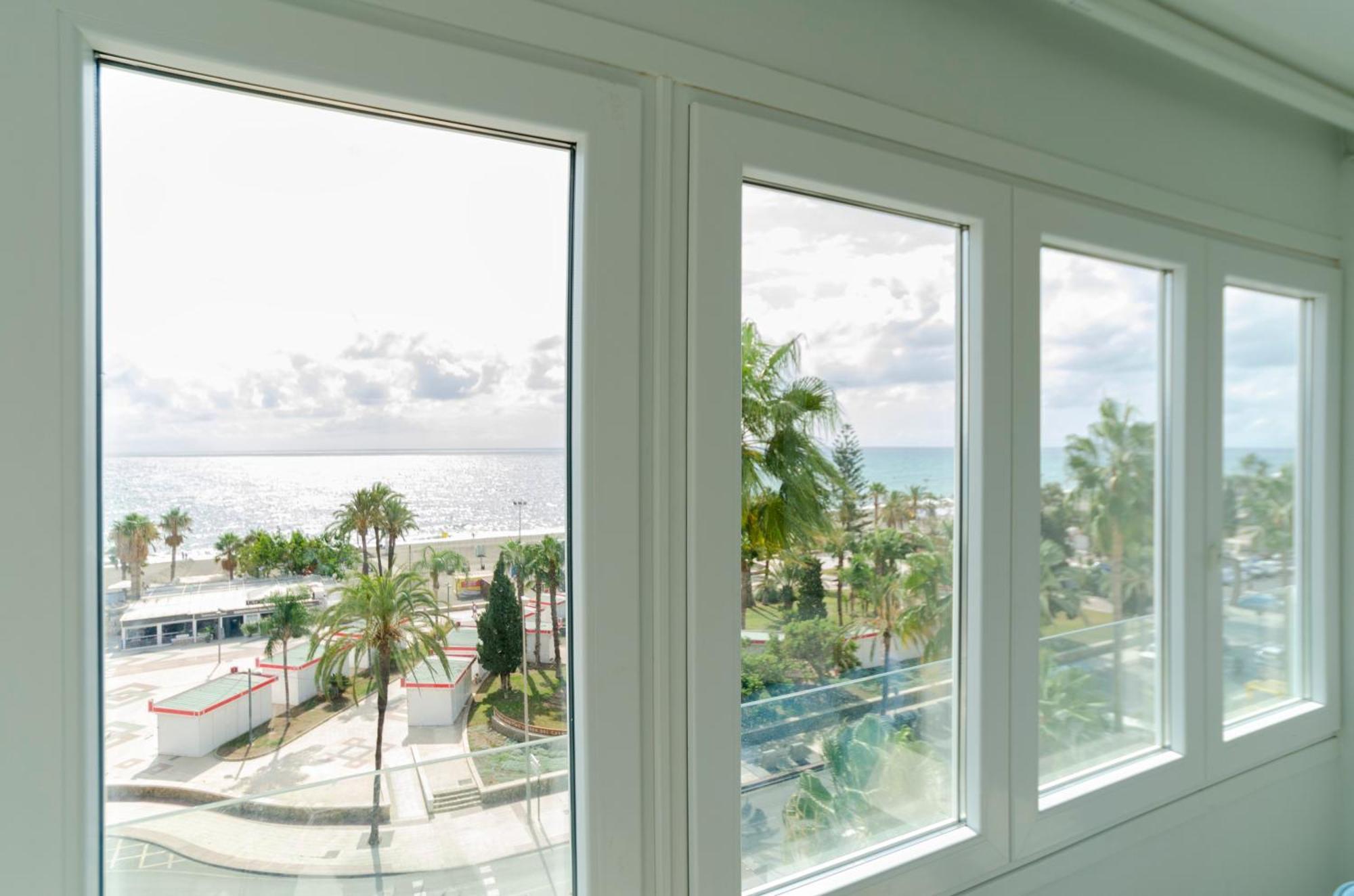 A&C Vistas Al Mar Luxury Apartment Torre Del Mar Exterior photo